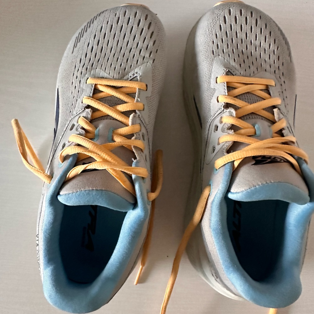 Size 6.5 Altra Via Olympus running shoes. Excellent barely used condition.